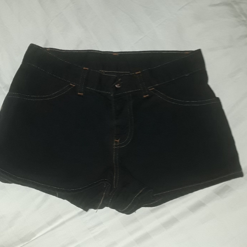Super short black levi shorts